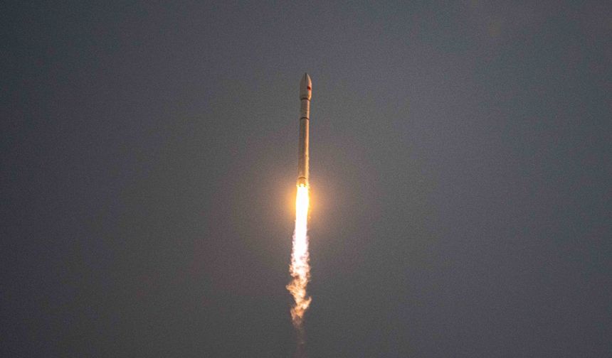 Çin uzaya yeni internet uydu grubu gönderdi