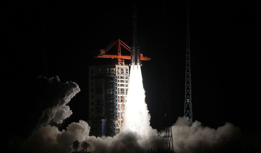 Çin uzaya yeni internet uydu grubu gönderdi