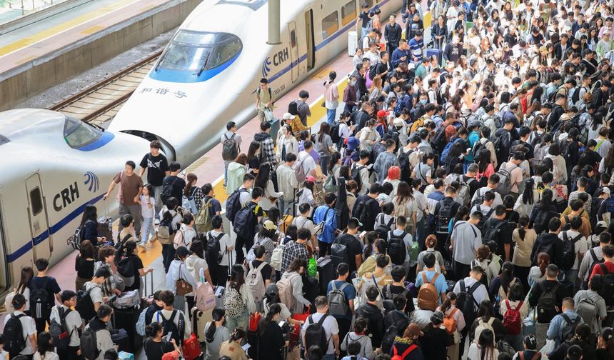 Çin'de demiryolu seyahatleri yılın ilk 11 ayında 4,28 milyara ulaşarak rekor kırdı