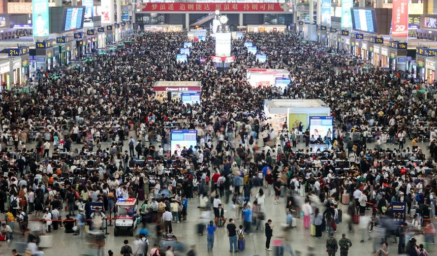 Çin'de demiryolu seyahatleri yılın ilk 11 ayında 4,28 milyara ulaşarak rekor kırdı