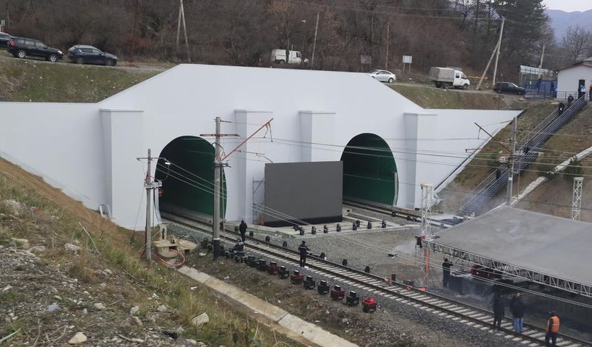 Çin'in Gürcistan'da inşa ettiği modern demiryolu işletmeye alındı