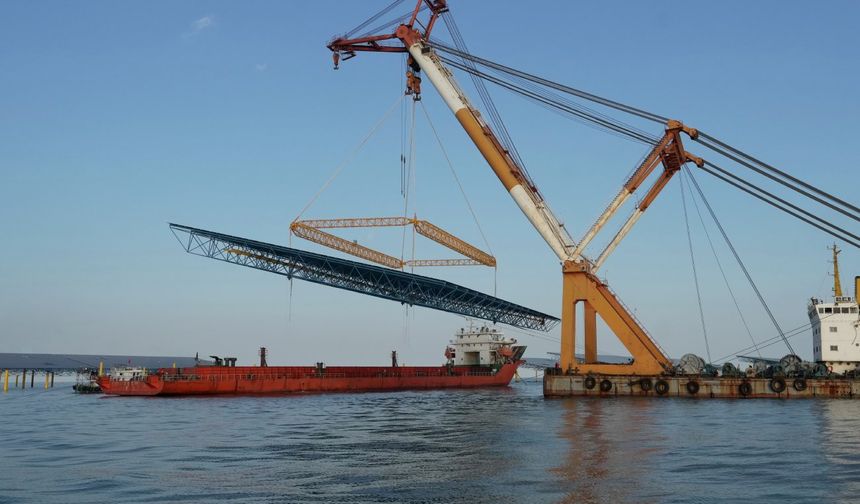 Çin'in Hebei eyaleti açıklarındaki fotovoltaik enerji santrali projesinin inşaatı sürüyor