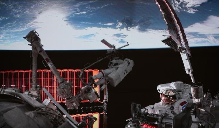 Çin'in uzay istasyonundaki Shenzhou-21 astronotları ilk araç dışı faaliyetlerini tamamladı