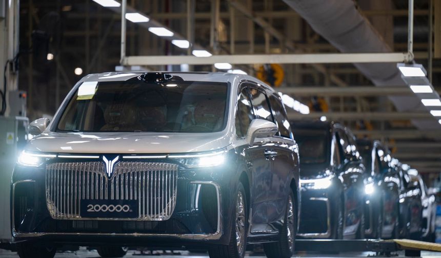 Çinli otomobil üreticisi Dongfeng, yıllık 1 milyon NEV satış hedefine ulaştı