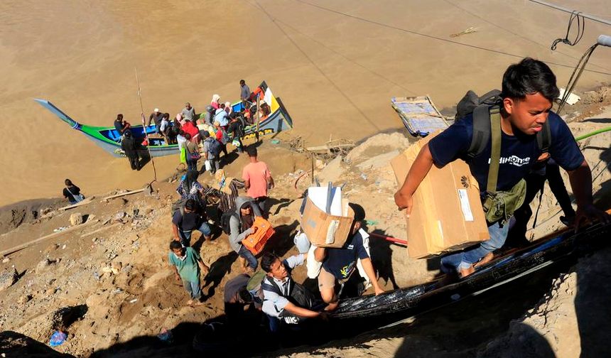 Endonezya'da sel felaketinde hayatını kaybedenlerin sayısı 1.000'i aştı