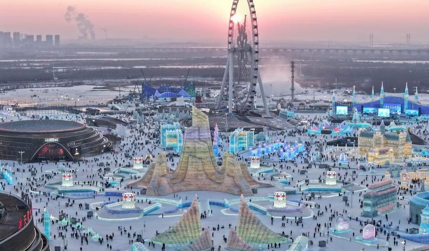 Çin'de düzenlenen 27. Harbin Buz ve Kar Dünyası kapılarını ziyaretçilere açtı