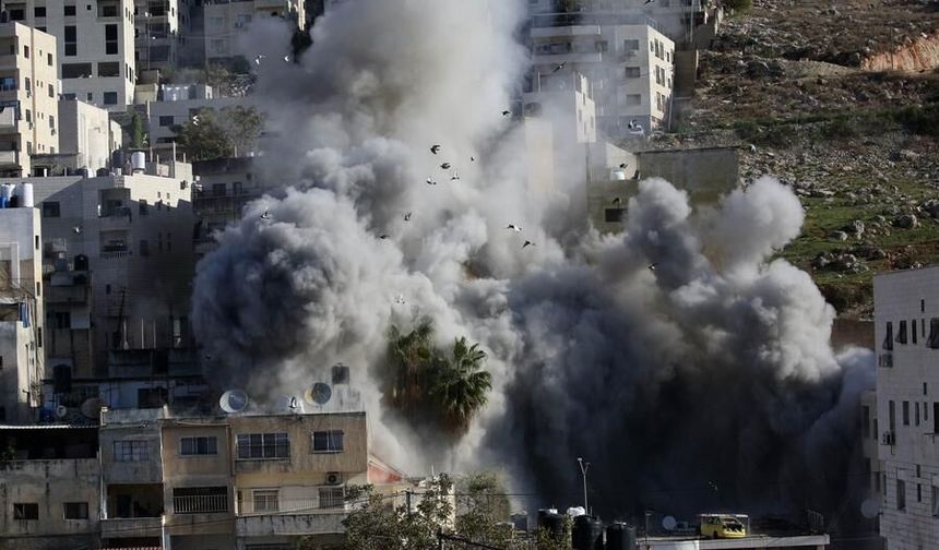 İsrail, Batı Şeria'nın Nablus kentinde Filistinlilere ait evleri yıktı