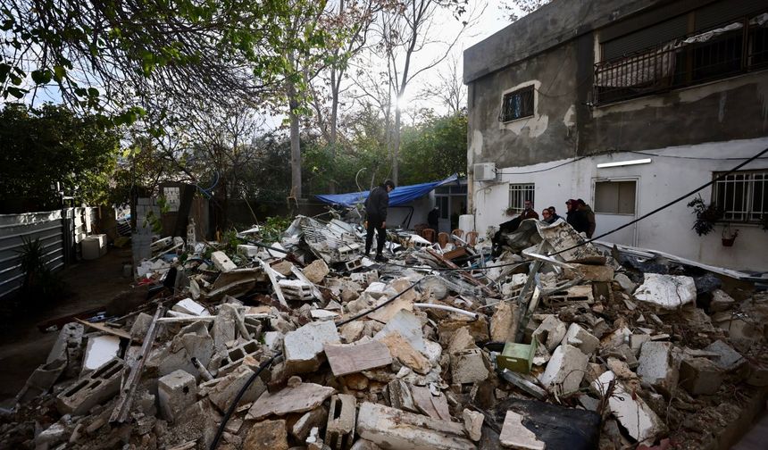 İsrail ordusu, Kudüs'te Filistinlilere ait bir evi yıktı