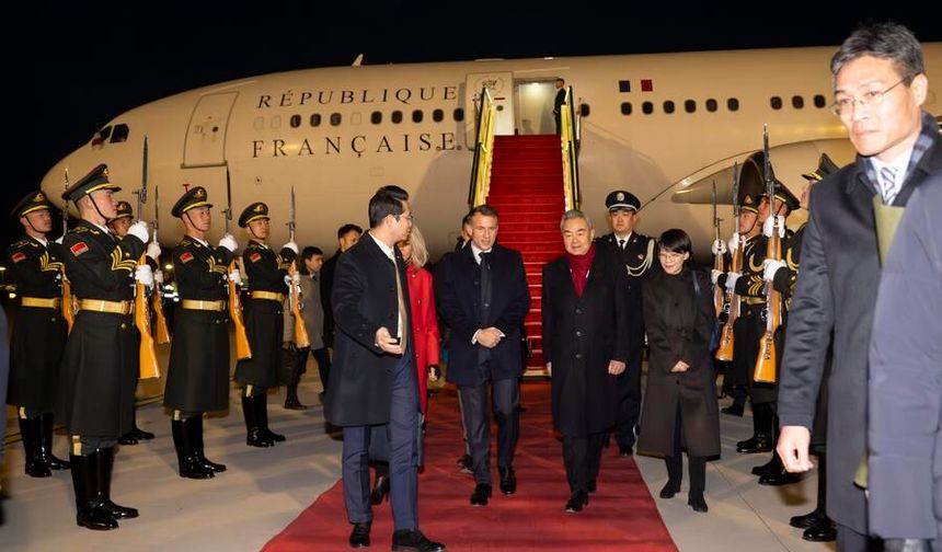 Fransa Cumhurbaşkanı Macron resmi ziyaret için Çin'de