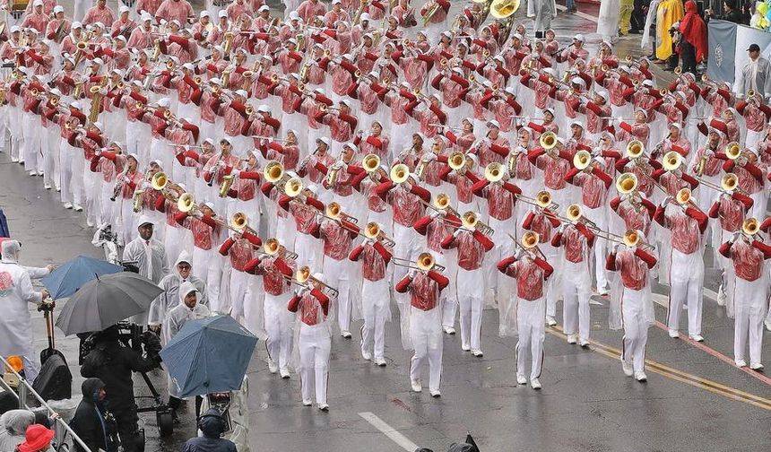 ABD'nin Pasadena kentinde düzenlenen 137. Gül Geçit Töreni renkli görüntülere sahne oldu