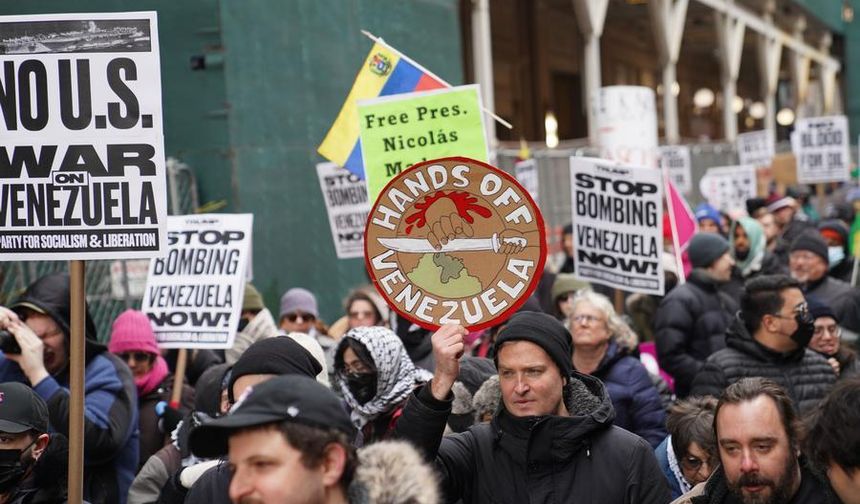 ABD'nin Venezuela'ya yönelik saldırısına karşı pek çok ülkede protestolar düzenlendi