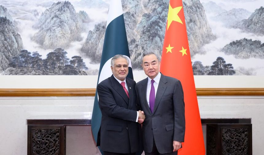 Çin Dışişleri Bakanı, Pakistanlı mevkidaşı ile görüştü