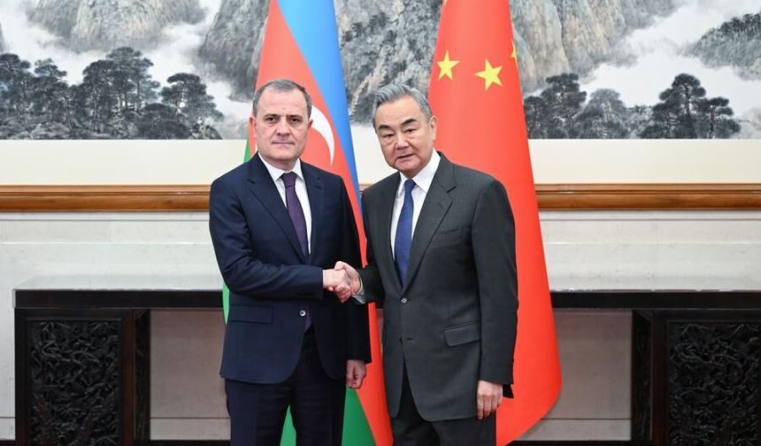 Çin Dışişleri Bakanı Beijing'de Azeri mevkidaşı ile görüştü