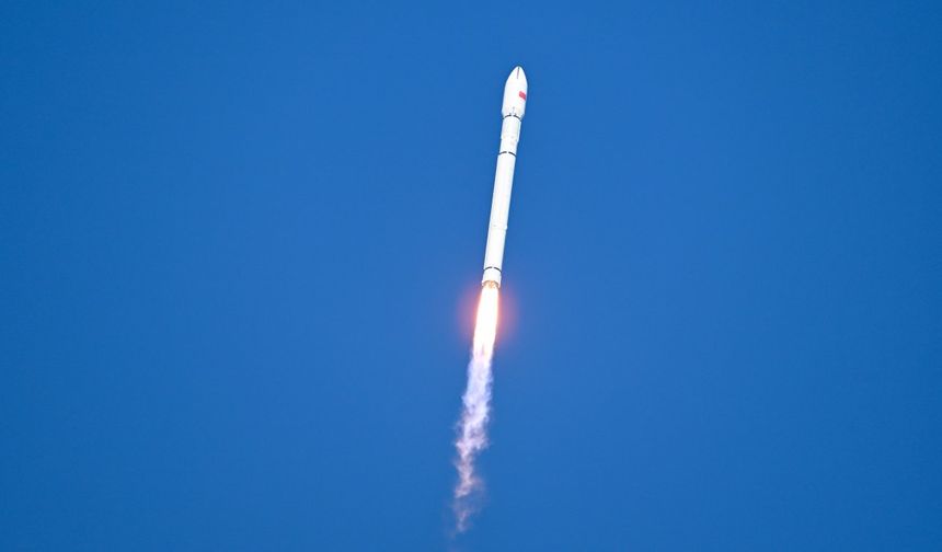 Çin, yeni internet uydu grubunu uzaya gönderdi