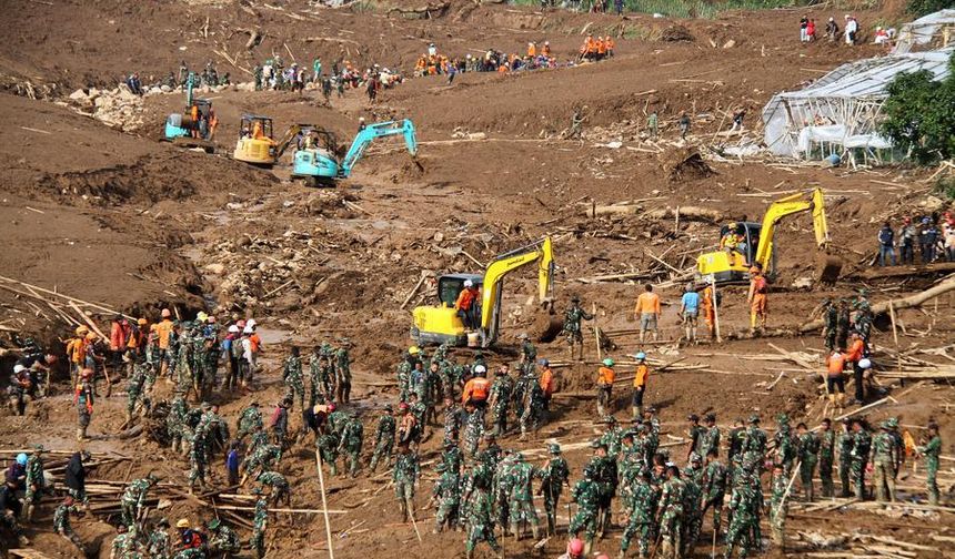 Endonezya'nın Batı Cava eyaletinde yaşanan heyelanda hayatını kaybedenlerin sayısı 48'e yükseldi