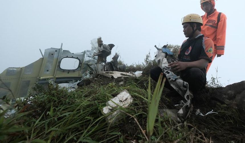 Endonezya'nın Güney Sulawesi eyaletindeki uçak kazasında 1 kişinin cansız bedenine ulaşıldı