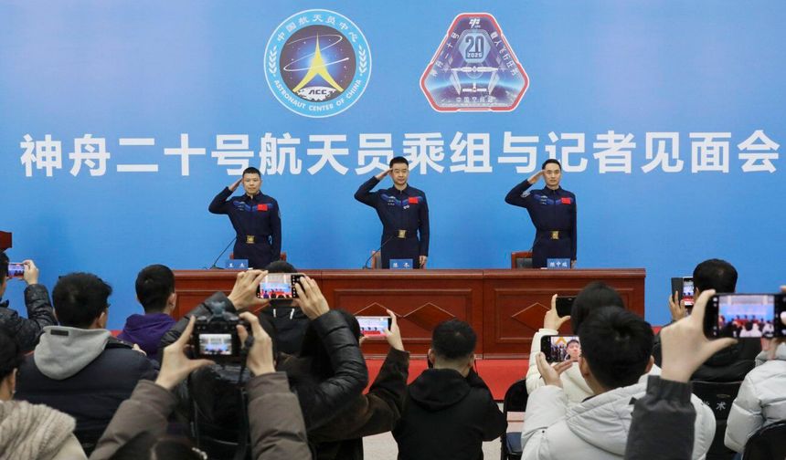 Çin'in Shenzhou-20 astronotları uzaydan döndükten sonra ilk kez basınla bir araya geldi