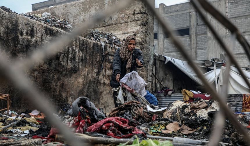 Gazze'de yerinden edilen Filistinlilerin kaldığı çadırlarda yangın çıktı