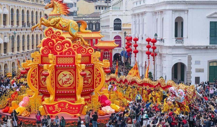 Asya-Pasifik'te at temalı yeni yıl kutlamaları renkli görüntülere sahne oldu