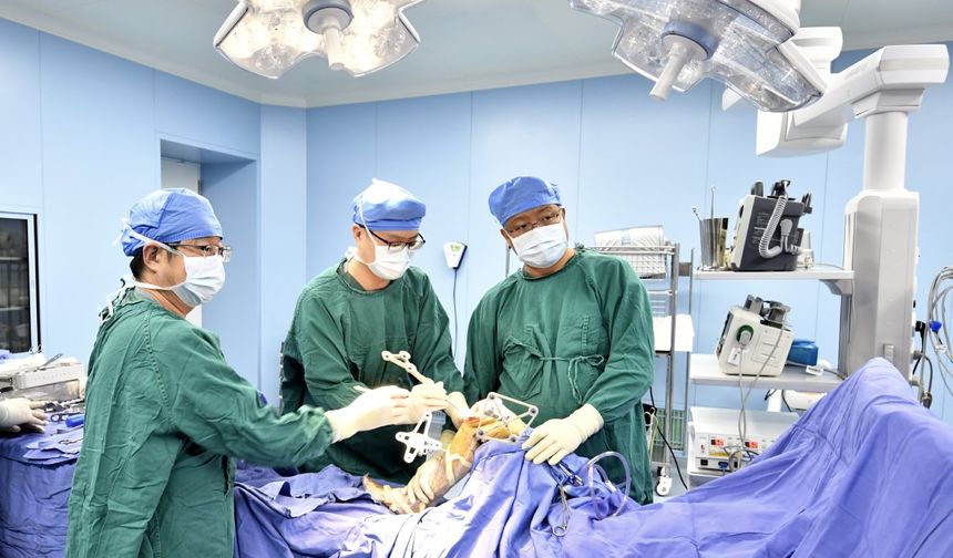 Çin'deki Beijing Anzhen Hastanesi'nde 25 tıbbi robot klinik deneme sürecinde