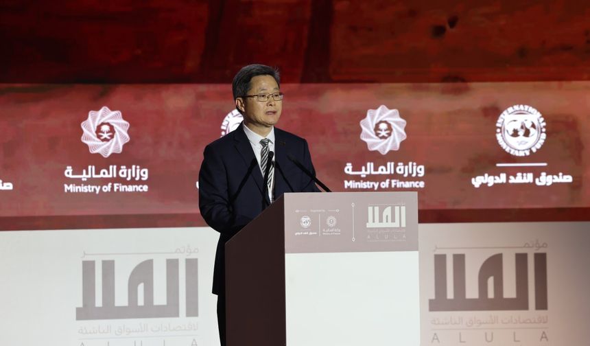 Çin Maliye Bakanı, Suudi Arabistan'da düzenlenen El-Ula Yükselen Piyasa Ekonomisi Konferansı'na katıldı