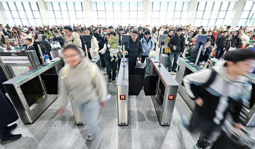 Çin'de Bahar Bayramı yoğunluğunun başlamasından bu yana demiryollarında 258 milyon yolcu seyahati yapıldı
