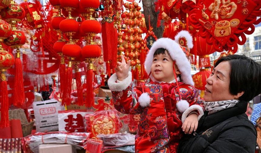 Çin'de Bahar Bayramı'nın başlangıcını simgeleyen Xiaonian Festivali renkli etkinliklerle kutlandı