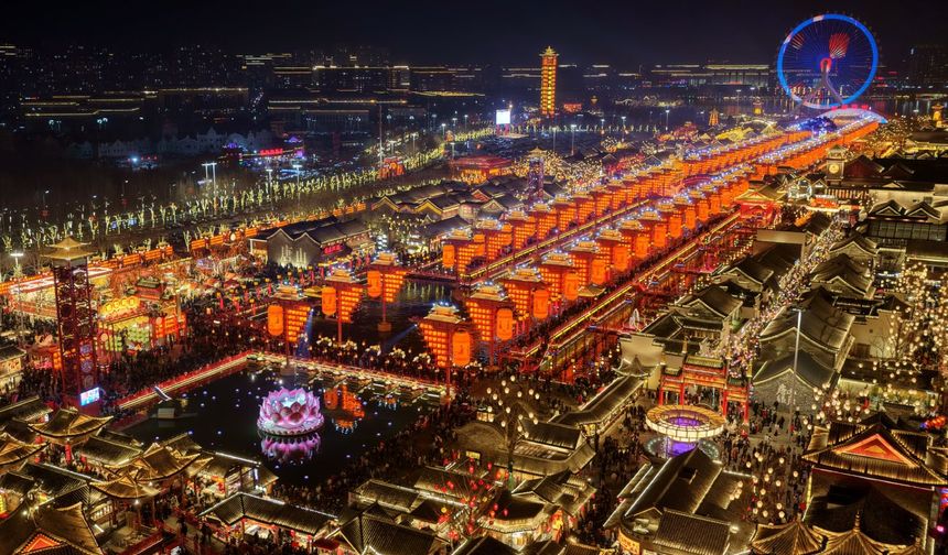 Çin'in Hebei eyaletinde yeni yıl kutlamaları renkli görüntüler oluşturdu