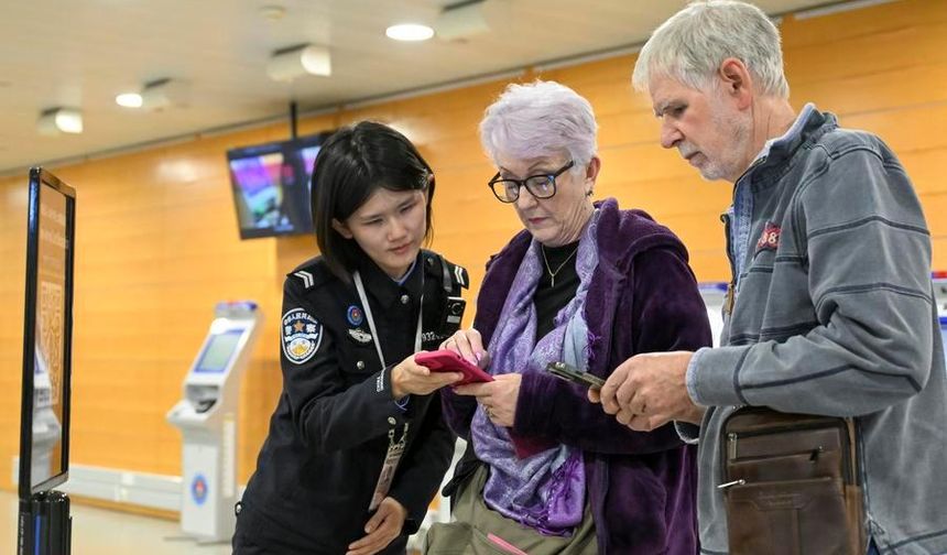 Çin'in Shanghai Havalimanı'nda Bahar Bayramı öncesi turist yoğunluğu yaşanıyor
