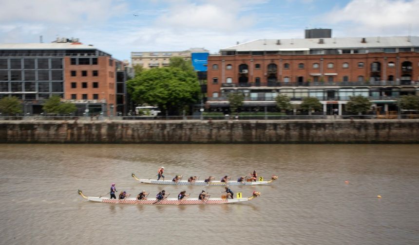 Arjantin'de Çin Yeni Yılı ejderha teknesi yarışıyla kutlandı