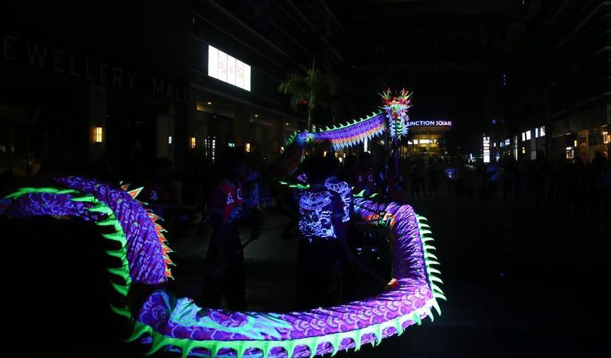 Myanmar'da Çin Yeni Yılı aslan ve ejderha dansı gösterileriyle kutlanıyor