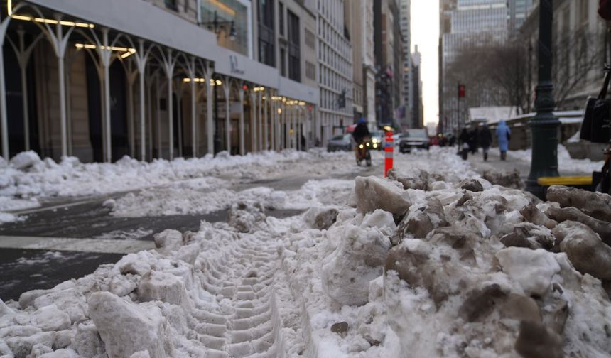 New York'ta şiddetli fırtına nedeniyle seyahat yasağı ilan edildi