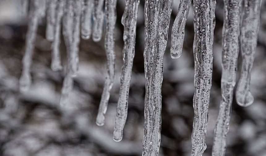 Rusya'da çatılardan düşen kar ve buz nedeniyle 9 kişi hayatını kaybetti