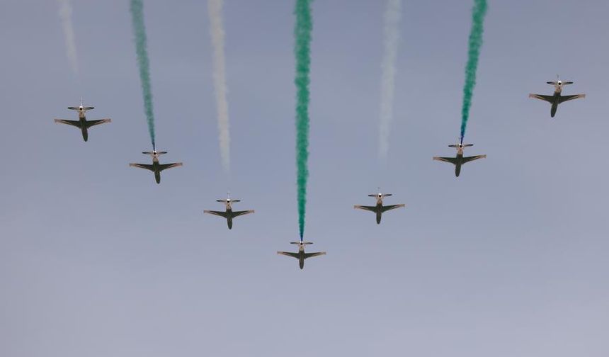 Suudi Arabistan'da düzenlenen 2026 Dünya Savunma Fuarı'ndaki hava gösterisi yoğun ilgi gördü