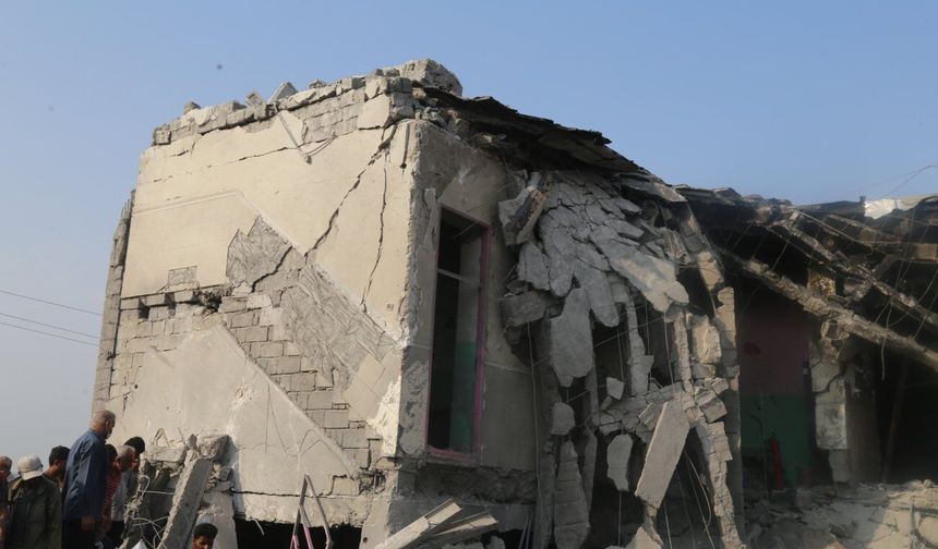 ABD-İsrail'in İran'daki kız ilkokuluna düzenlediği saldırıda ölü sayısı 153'e yükseldi