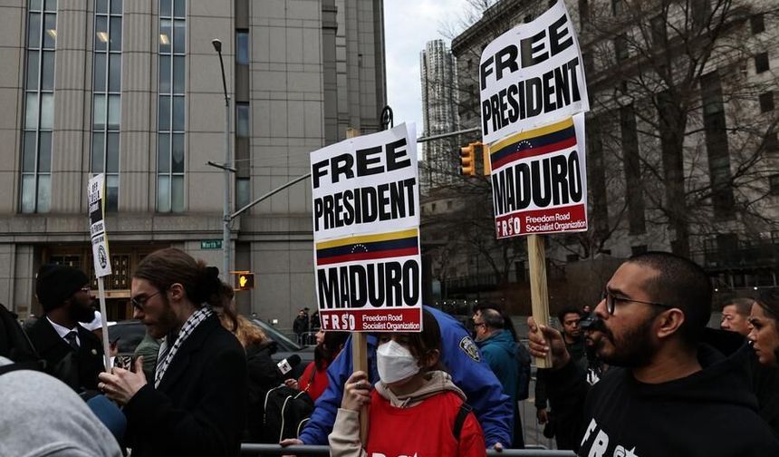 ABD'de ikinci kez hakim karşısına çıkan Maduro'ya destek gösterisi