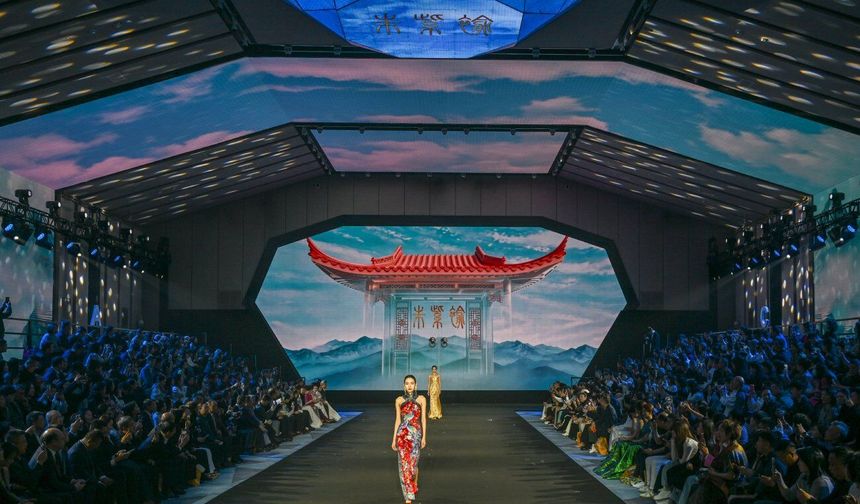 AW2026 Beijing Moda Haftası açılış defilesiyle başladı