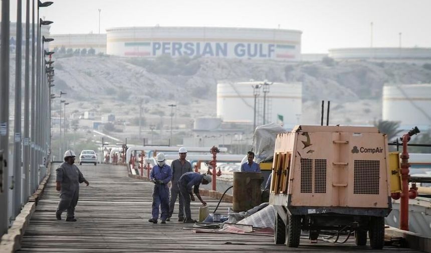 CENTCOM: ABD, İran'ın Hark Adası'nda 90'dan fazla askeri hedefi vurdu