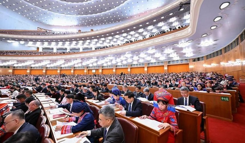Çin hükümet raporu: Yükselen ve geleceğe dönük sektörleri destekleyeceğiz