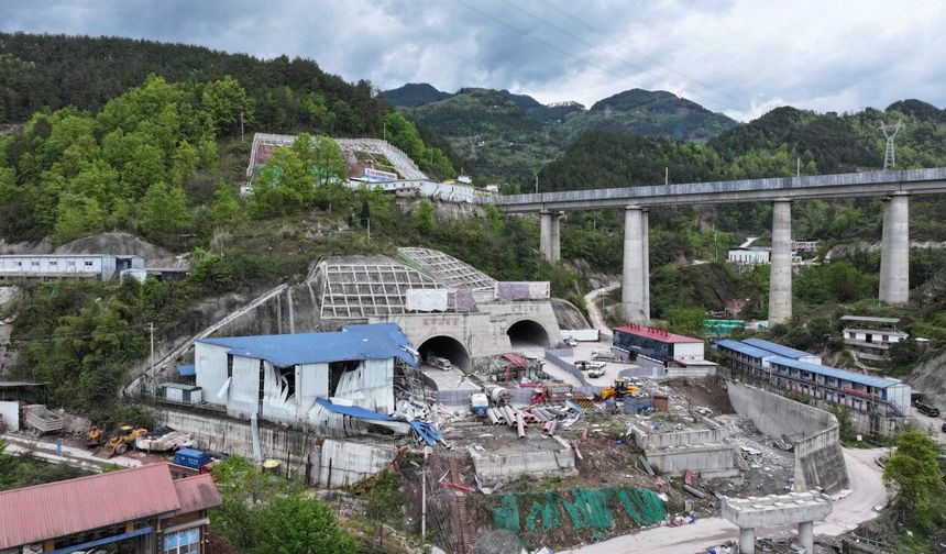 Çin'de karayolu tüneli inşaatında patlama: 4 ölü, 9 yaralı