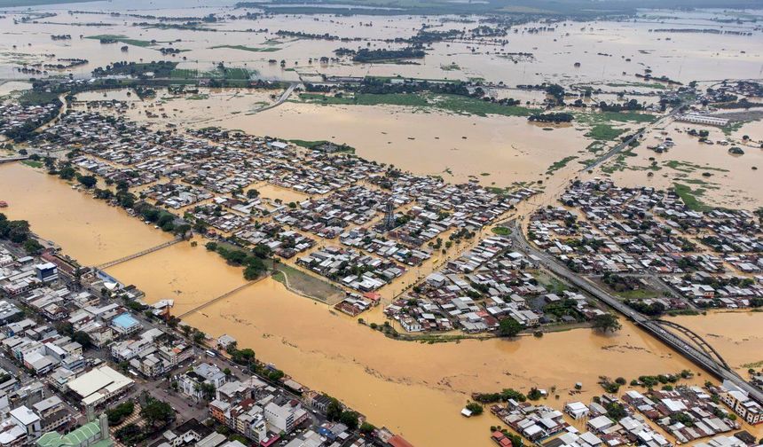 Ekvador'u etksi altına alan sel ve heyelanlarda en az 11 kişi hayatını kaybetti