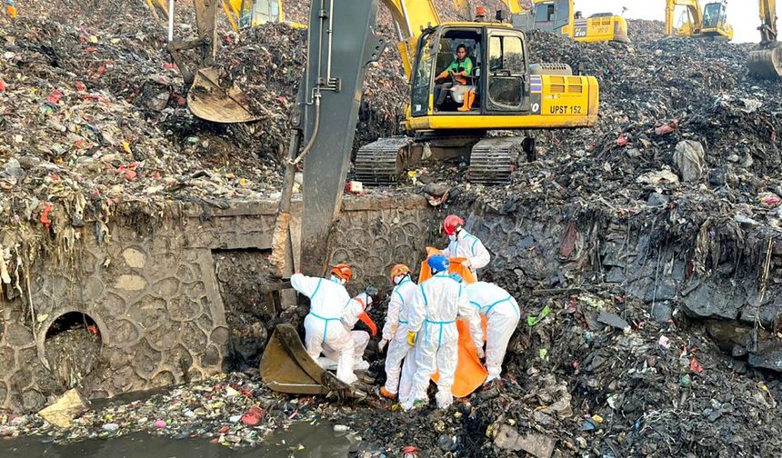 Endonezya'da çöp sahası çöktü: 7 ölü