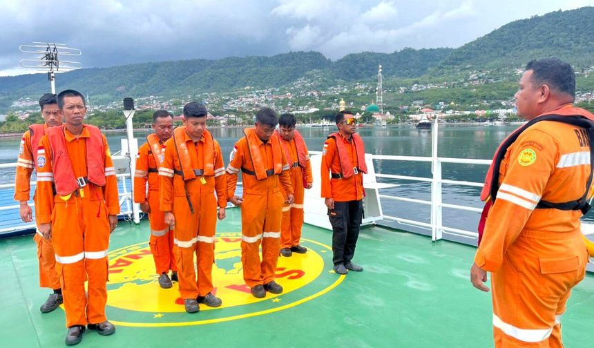 Endonezya'nın kuzeyinde batan teknedeki tüm mürettebat kurtarıldı