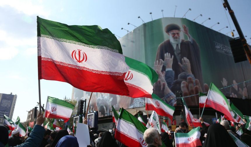 İran'da yeni dini lider Mücteba Hamaney'e destek gösterisi