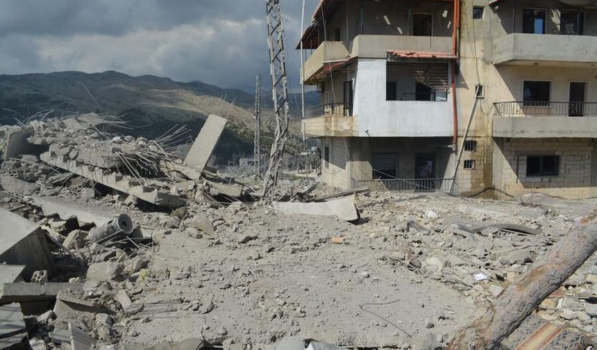 İsrail, Lübnan'ın çeşitli bölgelerine yoğun hava saldırıları düzenledi