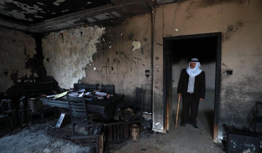 İsrailli yerleşimciler Batı Şeria'da Filistinlilere ait evleri ve araçları ateşe verdi