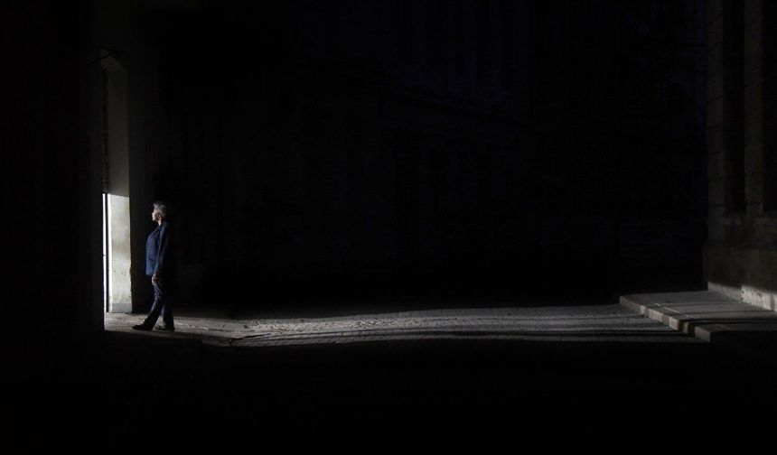 Küba'da elektrik sistemi yeniden çalışmaya başladı