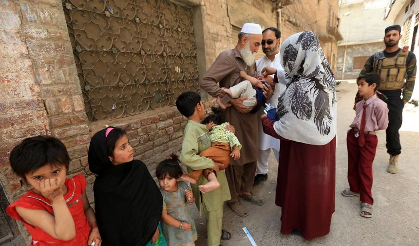 Pakistan 45 milyondan fazla çocuğa çocuk felci aşısı yapacak