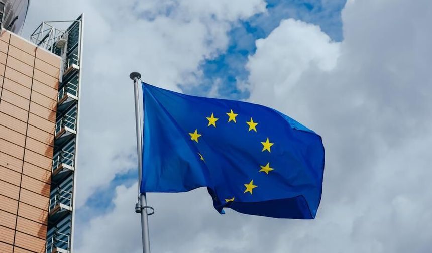 AB, İsrail'in Lübnan'a yönelik saldırılarını kınadı