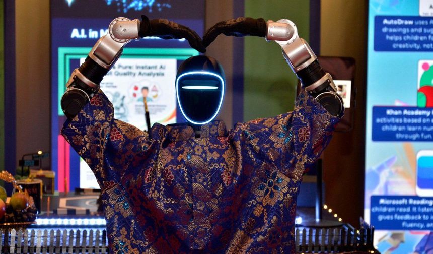 Brunei'deki Hari Raya kutlamalarında Çin yapımı robotlar yoğun ilgi gördü